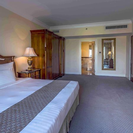 فندق بالاس أوف ذي جولدن هورسيز سيري كيمبانغان المظهر الخارجي الصورة A room at the hotel