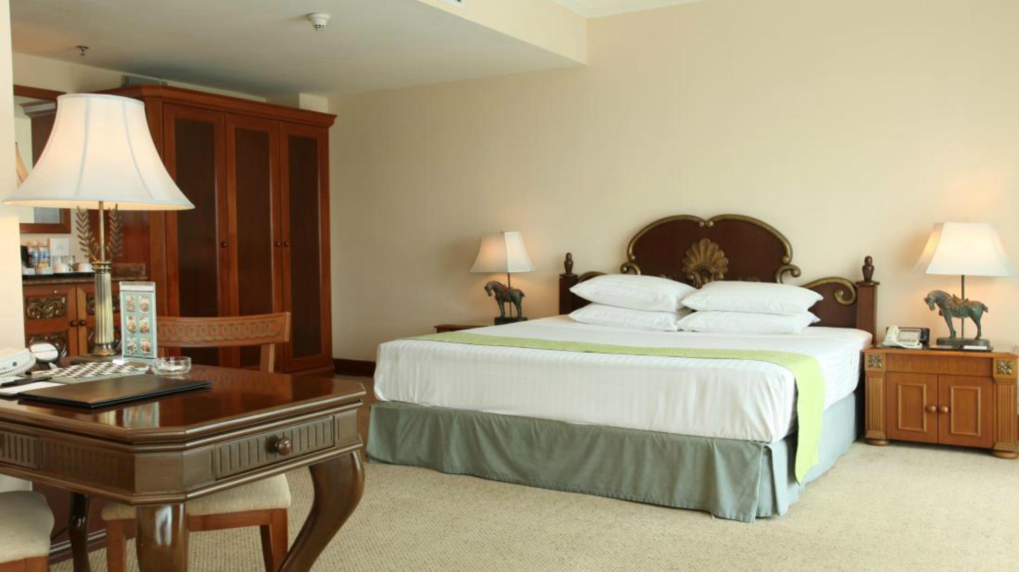 فندق بالاس أوف ذي جولدن هورسيز سيري كيمبانغان المظهر الخارجي الصورة A bedroom at the hotel