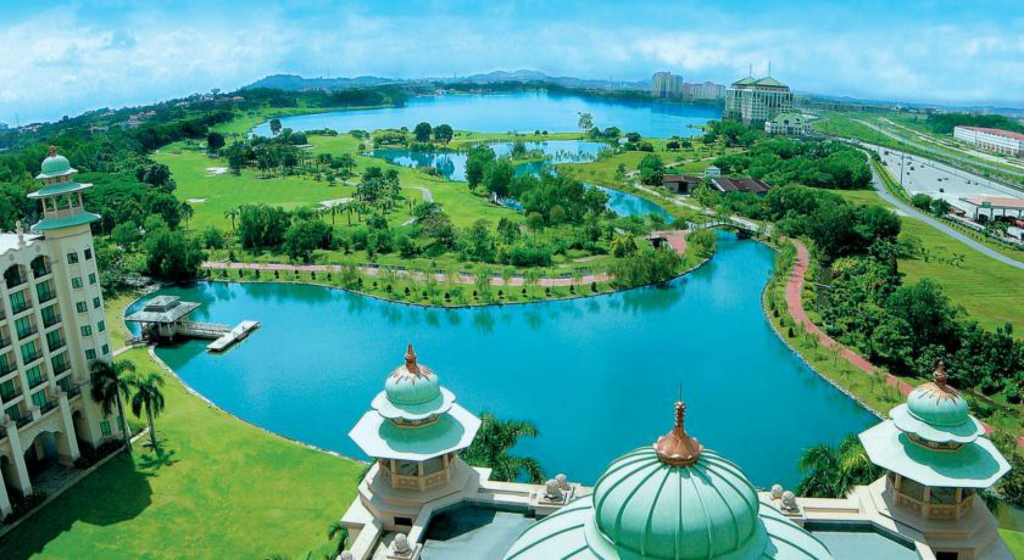 فندق بالاس أوف ذي جولدن هورسيز سيري كيمبانغان المظهر الخارجي الصورة Putra Lakeside Golf Course