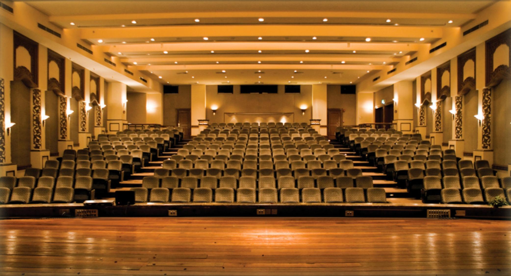 فندق بالاس أوف ذي جولدن هورسيز سيري كيمبانغان المظهر الخارجي الصورة The auditorium at the University of Michigan School of Music, Theatre & Dance