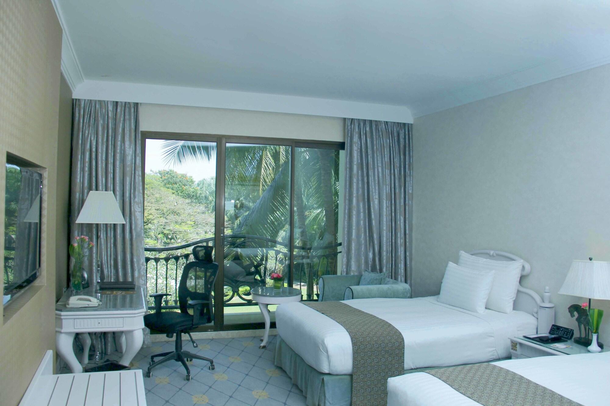 فندق بالاس أوف ذي جولدن هورسيز سيري كيمبانغان المظهر الخارجي الصورة A room at the hotel