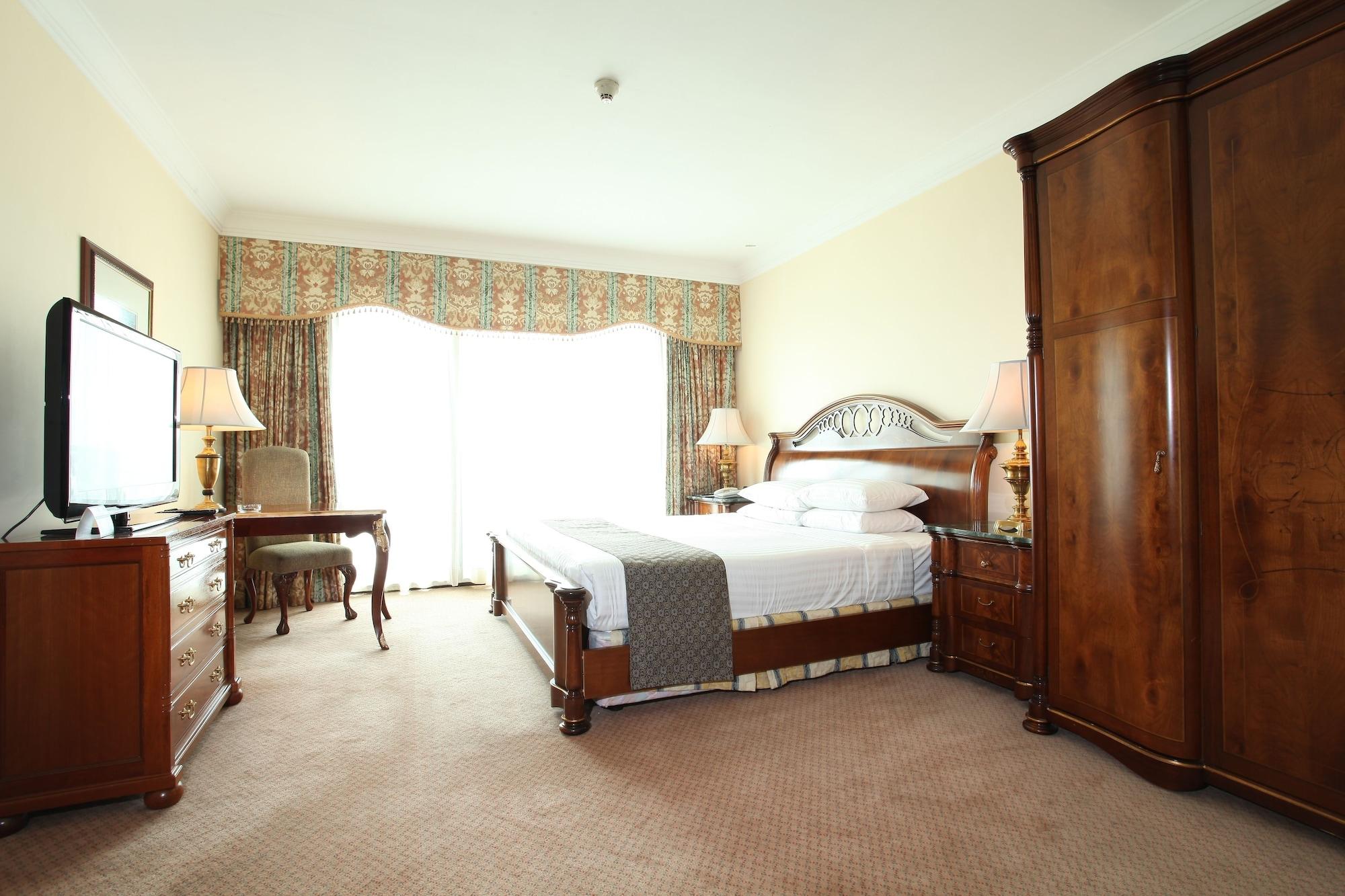 فندق بالاس أوف ذي جولدن هورسيز سيري كيمبانغان المظهر الخارجي الصورة A bedroom at the hotel
