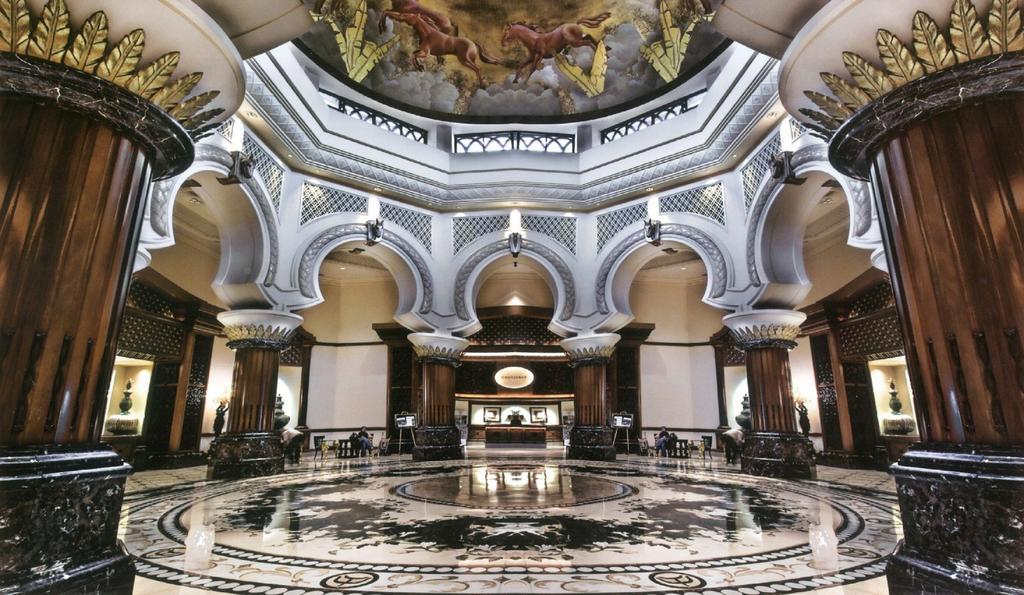 فندق بالاس أوف ذي جولدن هورسيز سيري كيمبانغان المظهر الخارجي الصورة The lobby of the hotel