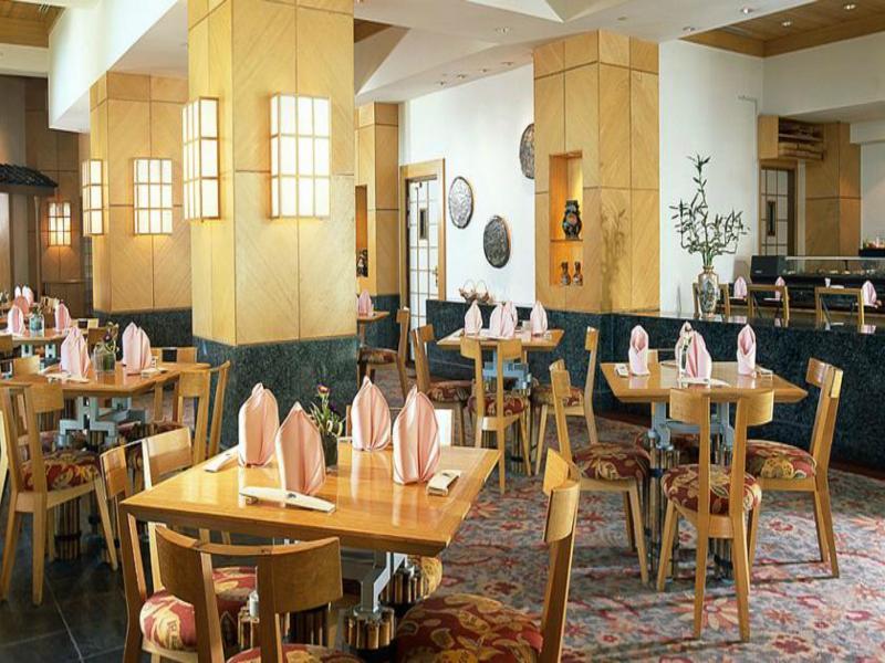 فندق بالاس أوف ذي جولدن هورسيز سيري كيمبانغان المظهر الخارجي الصورة The restaurant