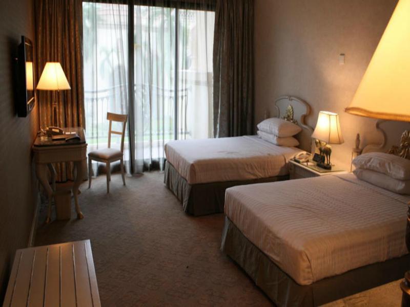 فندق بالاس أوف ذي جولدن هورسيز سيري كيمبانغان المظهر الخارجي الصورة A room at the hotel