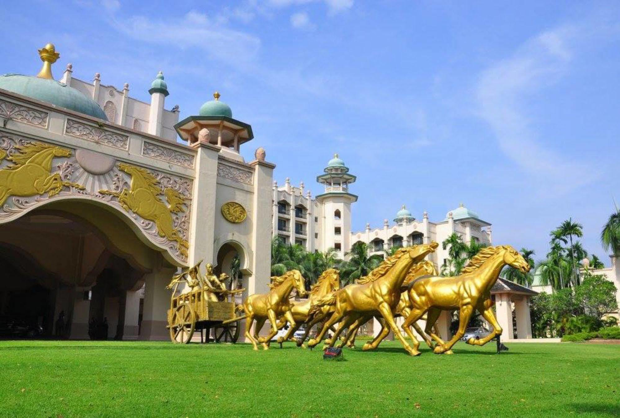 فندق بالاس أوف ذي جولدن هورسيز سيري كيمبانغان المظهر الخارجي الصورة The Golden Horses