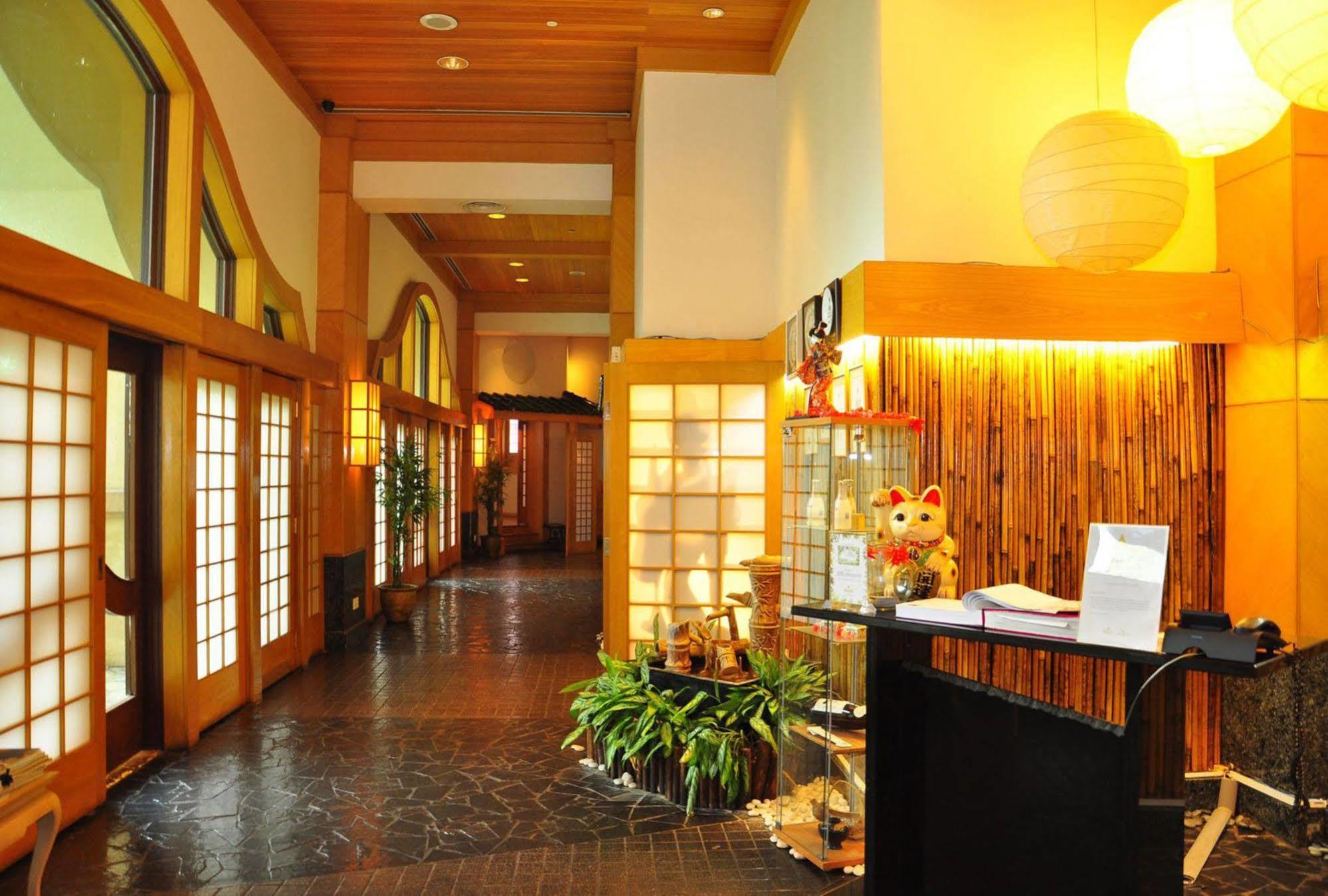 فندق بالاس أوف ذي جولدن هورسيز سيري كيمبانغان المظهر الخارجي الصورة Interior of the Japanese Cultural and Community Center