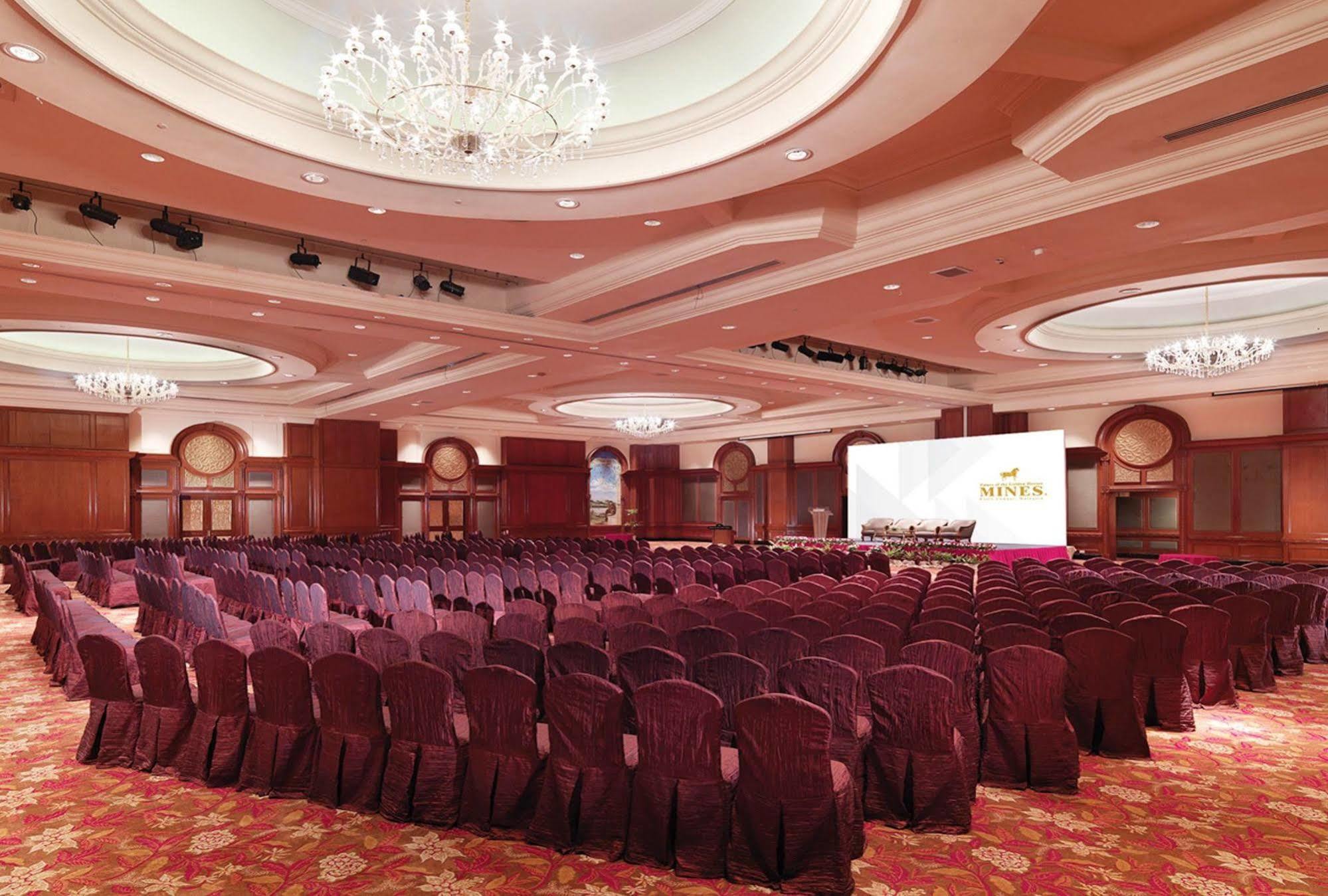 فندق بالاس أوف ذي جولدن هورسيز سيري كيمبانغان المظهر الخارجي الصورة The Grand Ballroom