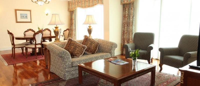 فندق بالاس أوف ذي جولدن هورسيز سيري كيمبانغان المظهر الخارجي الصورة A living room